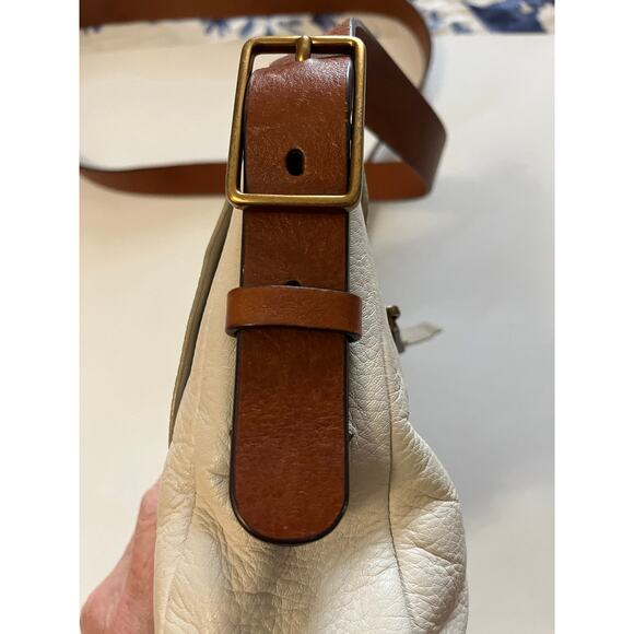 Fossil | Harper Saddle Crossbody Pebbled Leather Bag Cream - Picture 6 of 7